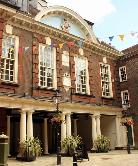 http://www.friendsoftheguildhall.com/