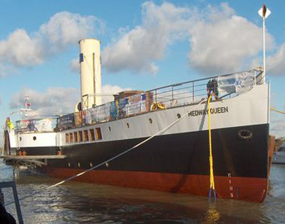 Medway Queen at Gillingham
photo by George Painter  www.medwayqueen.co.uk